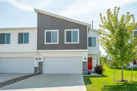 9656 Heightsview Dr, West Des Moines, IA 50266