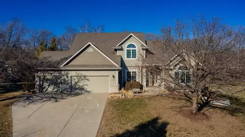 14597 Woodcrest Dr, Clive, IA 50325
