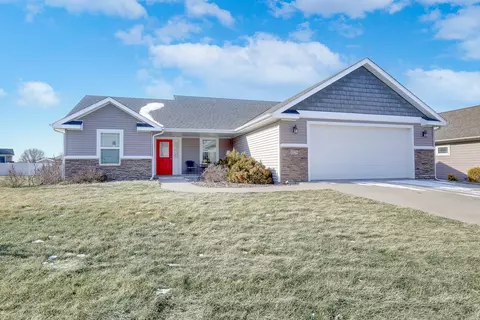 1125 Oakwood Dr, Pella, IA 50219