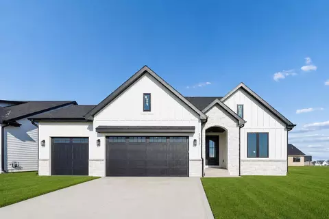 17317 Brookview Dr, Urbandale, IA 50263