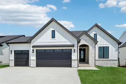 17317 Brookview Dr, Urbandale, IA 50263