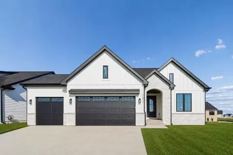 17317 Brookview Dr, Urbandale, IA 50263