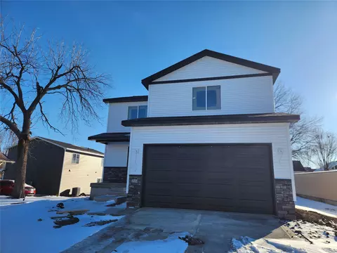 214 E 4th St N, Newton, IA 50208