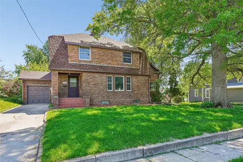 324 W 3rd St S, Newton, IA 50208