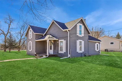 106 Arch Ave NE, Mitchellville, IA 50169