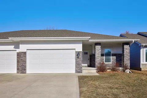 4471 Lower Beaver Rd, Des Moines, IA 50310
