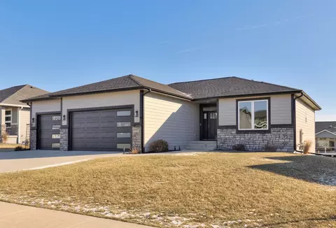 1112 NE 22nd St, Grimes, IA 50111