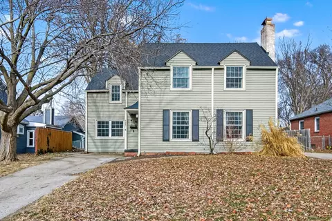 617 Ashworth Rd, West Des Moines, IA 50265