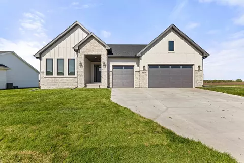 4654 180th St, Urbandale, IA 50323