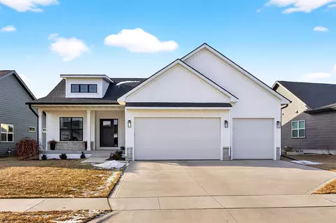 1108 NE Meadow Crossing Dr, Ankeny, IA 50021