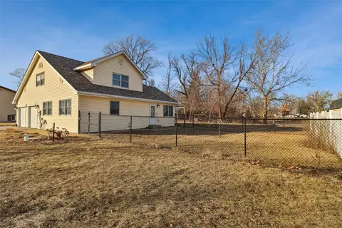 5640 SE 68th Pl, Carlisle, IA 50047