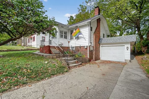 2523 Prospect Rd, Des Moines, IA 50310