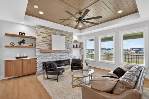 830 NW Sandy Hollow Cir, Waukee, IA 50263