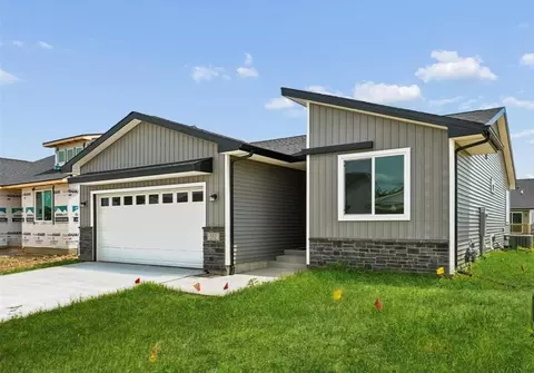 551 NW Rockwood Ln, Grimes, IA 50111