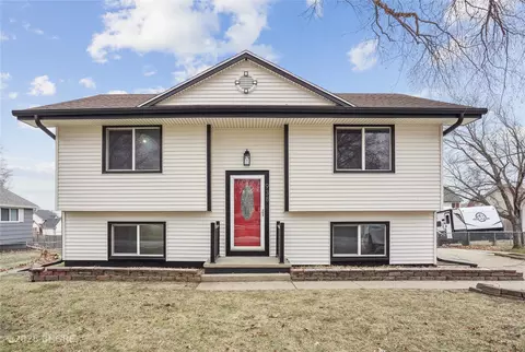 938 Cherry Pkwy, Norwalk, IA 50211