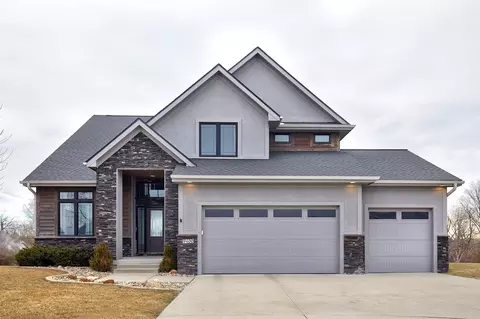 9400 Rushbrook Dr, Johnston, IA 50131
