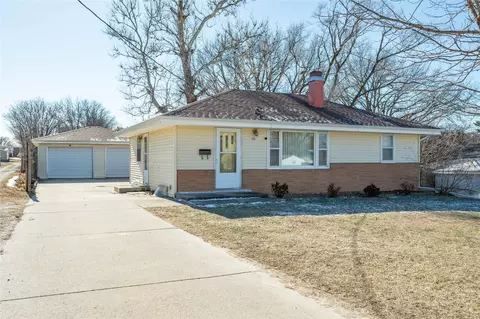 112 Rose Ave, Des Moines, IA 50315