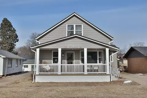 1006 Union St, Pella, IA 50219