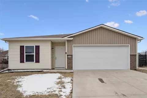 315 Hillside Dr, Pleasant Hill, IA 50327