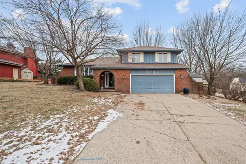 3714 Skyline Dr, Des Moines, IA 50310