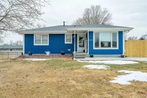 2215 N 5th Ave E, Newton, IA 50208