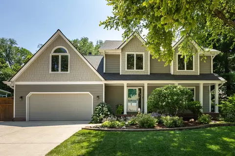 7108 Holcomb Ave, Urbandale, IA 50322