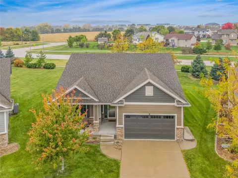 9146 Canyon St, West Des Moines, IA 50266