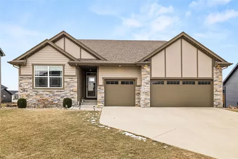 2590 SE Willowbrook Dr, Waukee, IA 50263