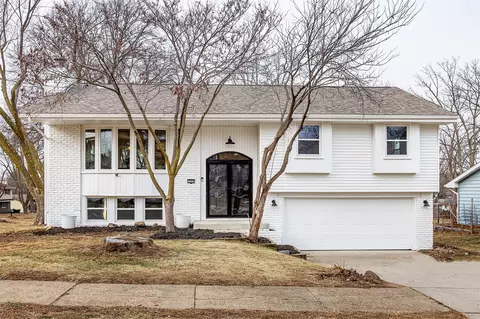 3900 76th St, Urbandale, IA 50322