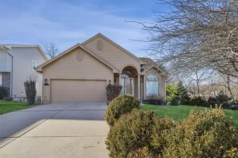 2816 68th St, Urbandale, IA 50322
