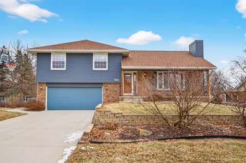 705 39th St, West Des Moines, IA 50265