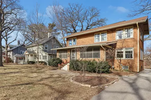 4809 Grand Ave, Des Moines, IA 50312
