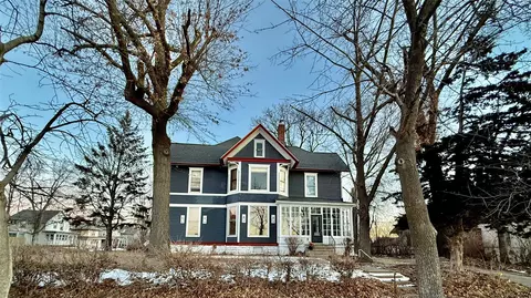 2 E Grant St, Marshalltown, IA 50158