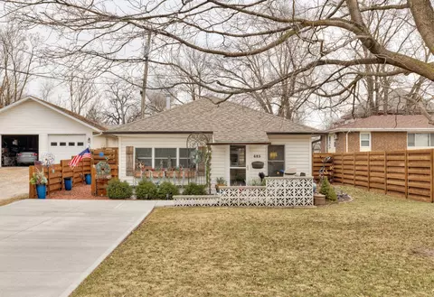 425 6th St, Nevada, IA 50201