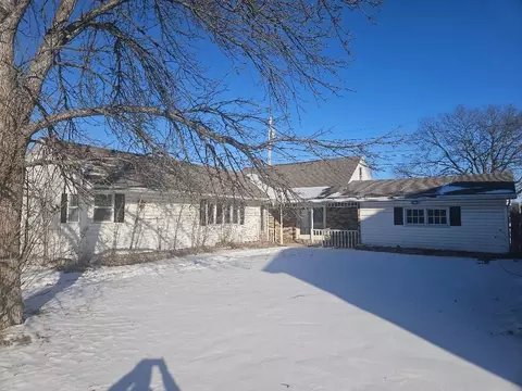 829 New St, Manchester, IA 52057