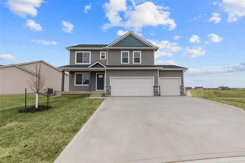 414 NE Madison Ave, Elkhart, IA 50073