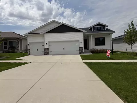 6730 NE 9th Ct, Des Moines, IA 50313