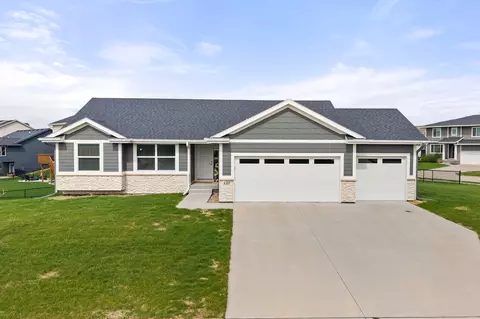 127 NW Sunrise Dr, Waukee, IA 50263