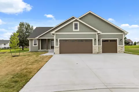 1330 Lincoln Ct, Norwalk, IA 50211