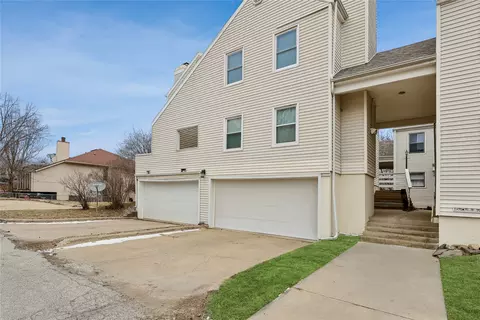 5247 Dakota Dr, West Des Moines, IA 50265