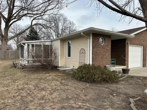 821 W Fremont St, Winterset, IA 50273