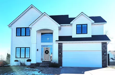 3023 E Cutler Ave, Des Moines, IA 50320