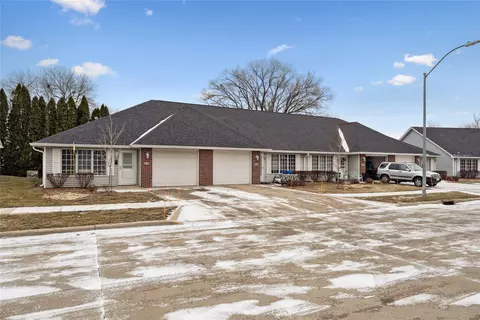 319 13th Ave SW #13, Altoona, IA 50009