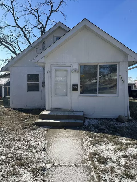 2364 Saylor Rd, Des Moines, IA 50313