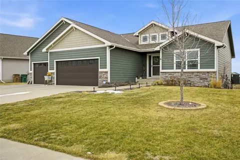 617 Mallard Pointe Dr NW, Bondurant, IA 50035