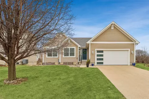 1511 Nine Iron Dr, West Des Moines, IA 50266