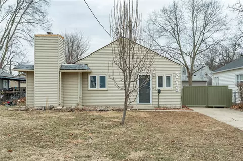3613 53rd St, Des Moines, IA 50310