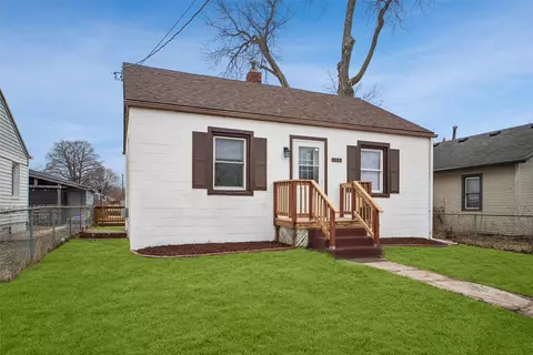 2057 Maple St, Des Moines, IA 50317