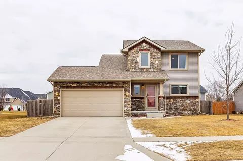 499 Meadow Brook Pl, Huxley, IA 50124