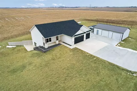 9553 Hwy T-14 Hwy S, Reasnor, IA 50232